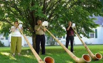 L’allegria della musica alpina, tra corno, piva e ghironda