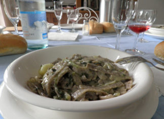 La cucina tipica della Valtellina, paradiso del goloso Pizzoccheri Valtellinesi